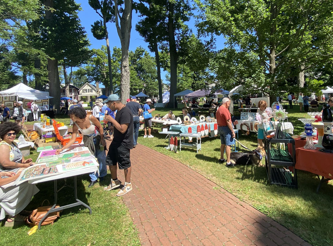 People browsing at Art in the Park
